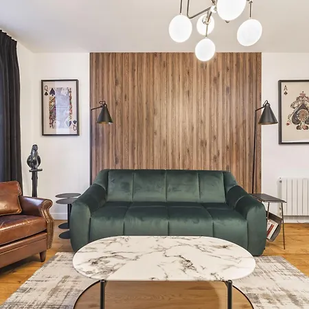 Quinte Flush Apartament