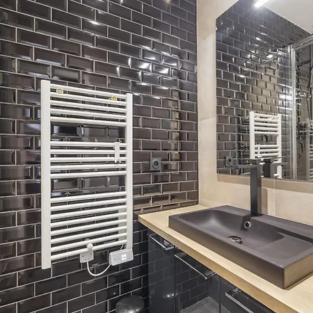 Quinte Flush Apartament *