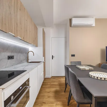 Quinte Flush Apartman *